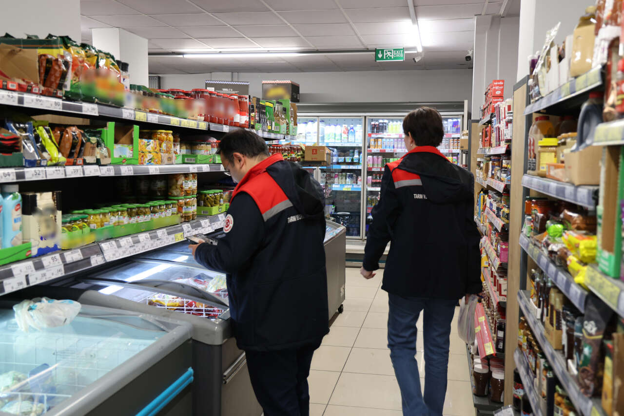 Selçuklu’da marketlere sıkı markaj! Vatandaşın cebi ve sağlığı korunacak 8